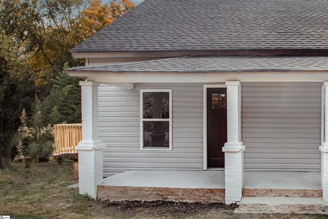 $1,300 | 209 Pickens Street, Unit A, Easley, SC 29640