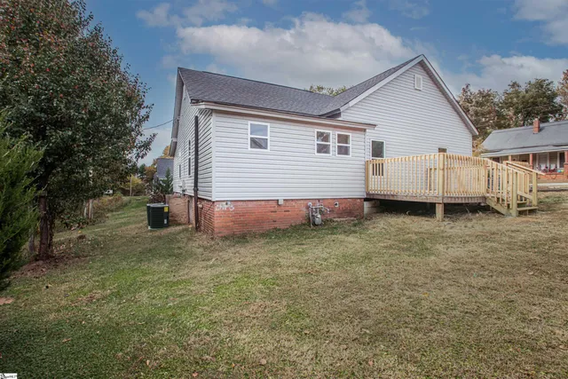 $1,300 | 209 Pickens Street, Unit A, Easley, SC 29640