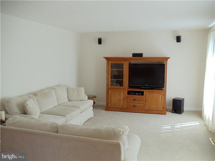524 Fairview Road Medford, NJ 08055 - Photo 2 of 22 Living Room