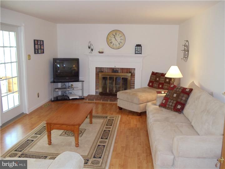 524 Fairview Road Medford, NJ 08055 - Photo 4 of 22 Family Room