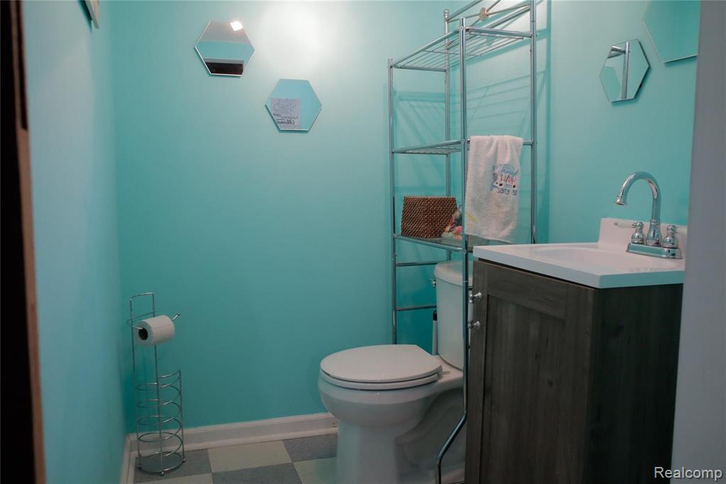 8326 Menge Street Center Line, MI 48015 - Photo 26 of 29
