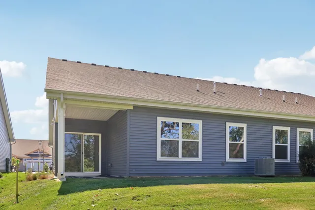 $434,990 | 1120 Bluebell Lane, Bartlett, IL 60103