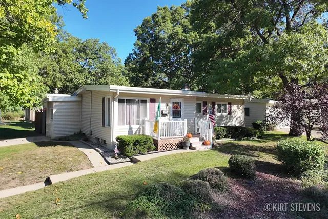 $285,000 | 1045 40th Street Southwest, Wyoming, MI 49509