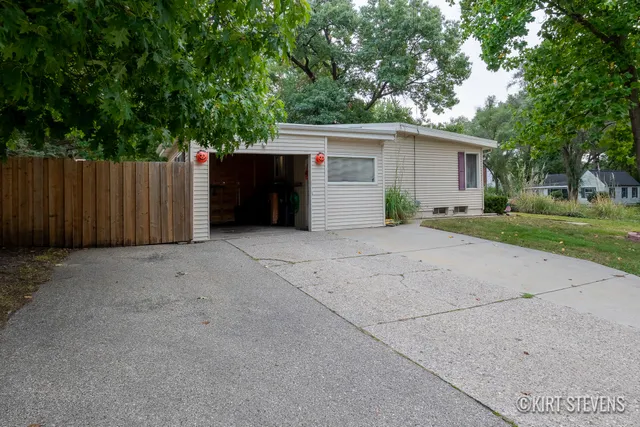$285,000 | 1045 40th Street Southwest, Wyoming, MI 49509