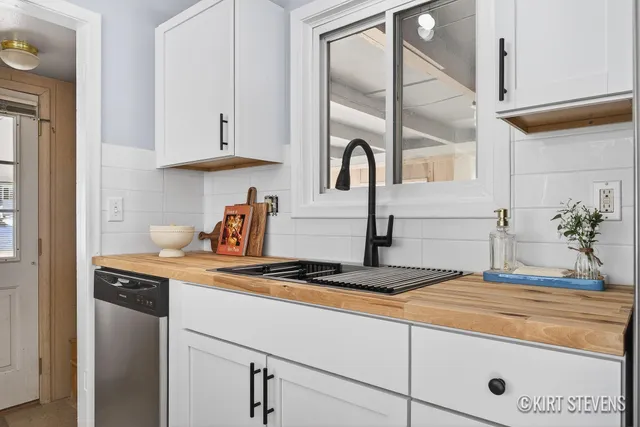 $285,000 | 1045 40th Street Southwest, Wyoming, MI 49509