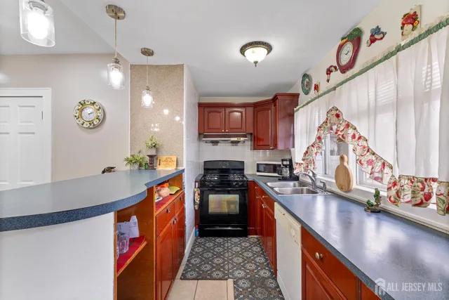 $750,000 | 122 South Lincoln Avenue, Middlesex, NJ 08846