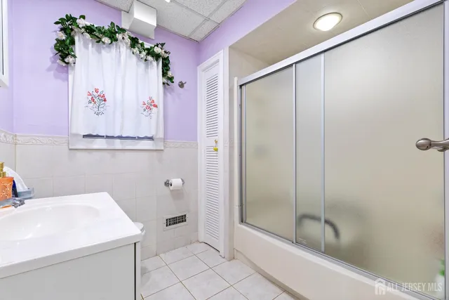 $750,000 | 122 South Lincoln Avenue, Middlesex, NJ 08846