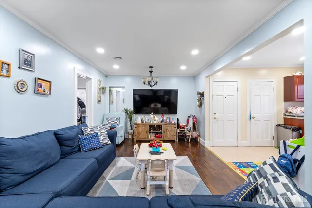 $750,000 | 122 South Lincoln Avenue, Middlesex, NJ 08846