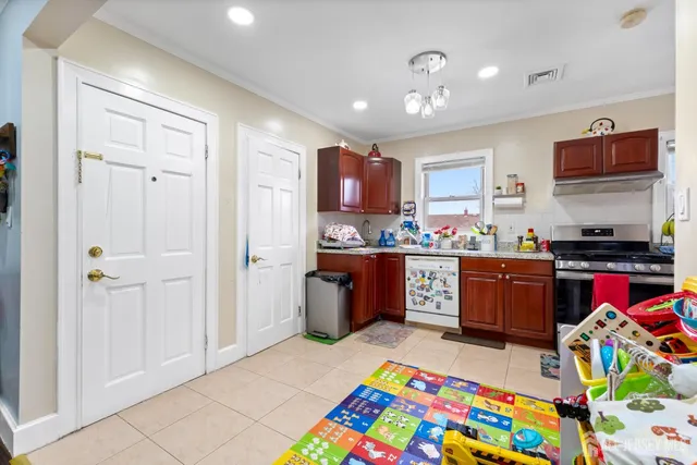 $750,000 | 122 South Lincoln Avenue, Middlesex, NJ 08846