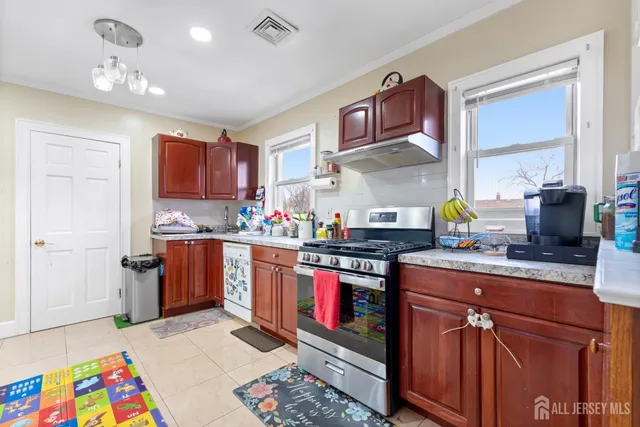 $750,000 | 122 South Lincoln Avenue, Middlesex, NJ 08846