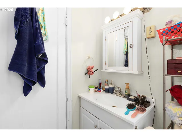 $235,000 | 1951 Austin Road, Roseburg, OR 97471