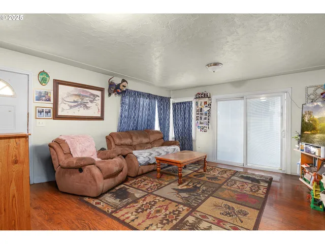 $235,000 | 1951 Austin Road, Roseburg, OR 97471