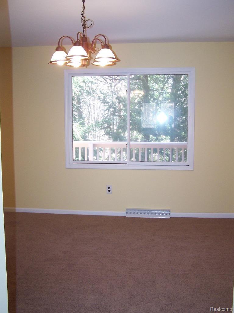 2896 North Tipsico Lake Road Hartland, MI 48353 - Photo 5 of 24 2896 Tipsico Lake Formal Dining Rm.jpg