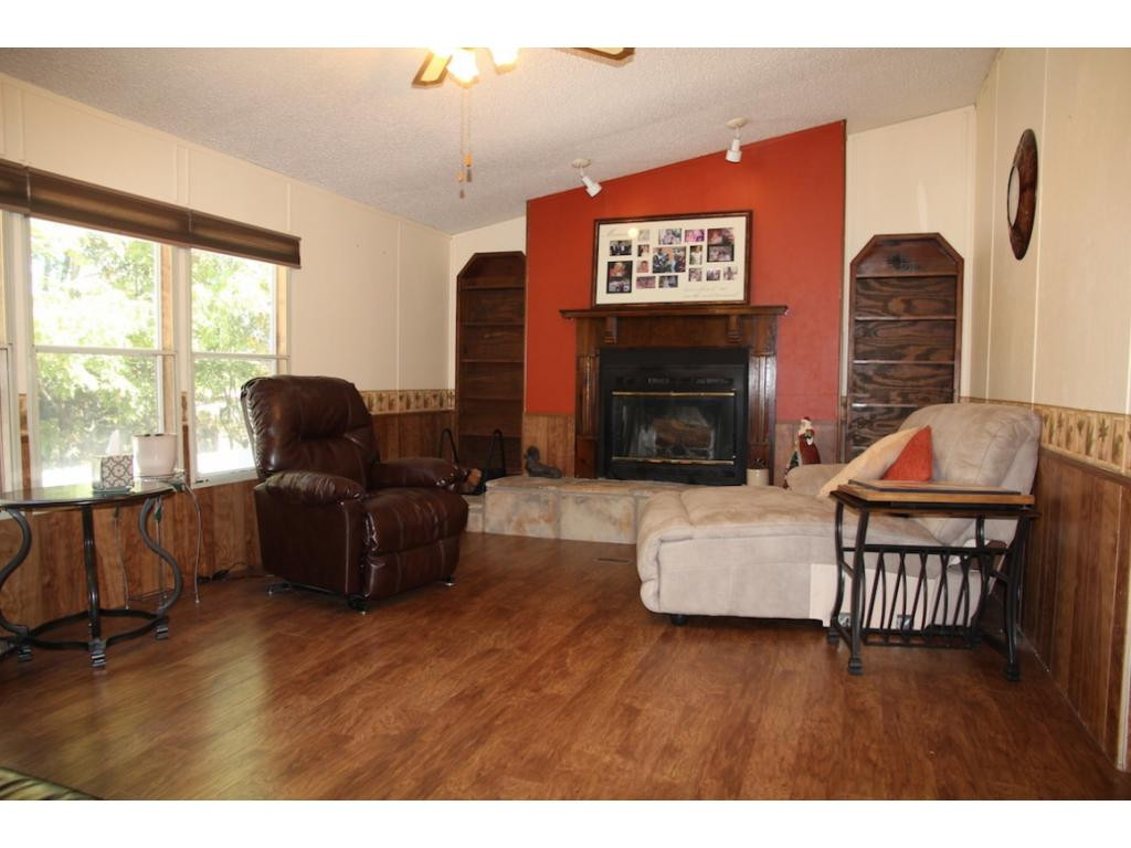 900 Summer Sound Road Piney Flats, TN 37686 - Photo 14 of 20 Family Room with fireplace