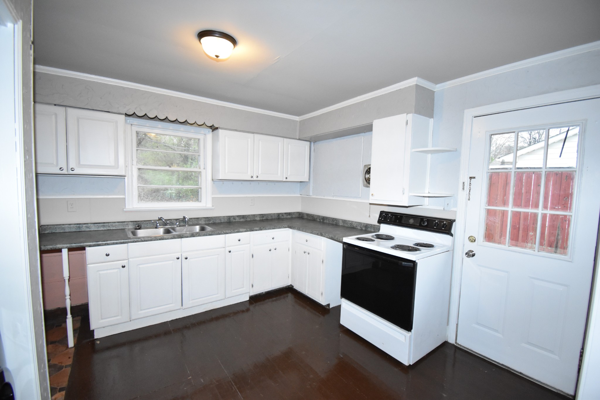 141 West Rossview Road Clarksville, TN 37040 - Photo 4 of 16
