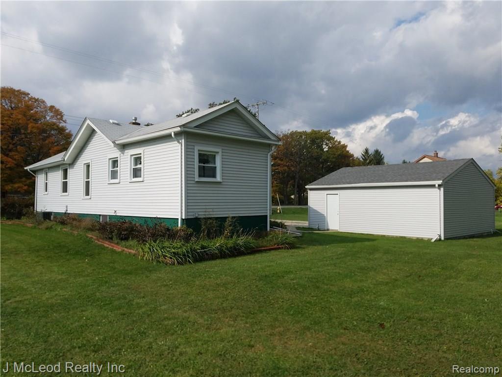 2400 North Center Road Burton, MI 48509 - Photo 20 of 27 2016-10-18 13.58