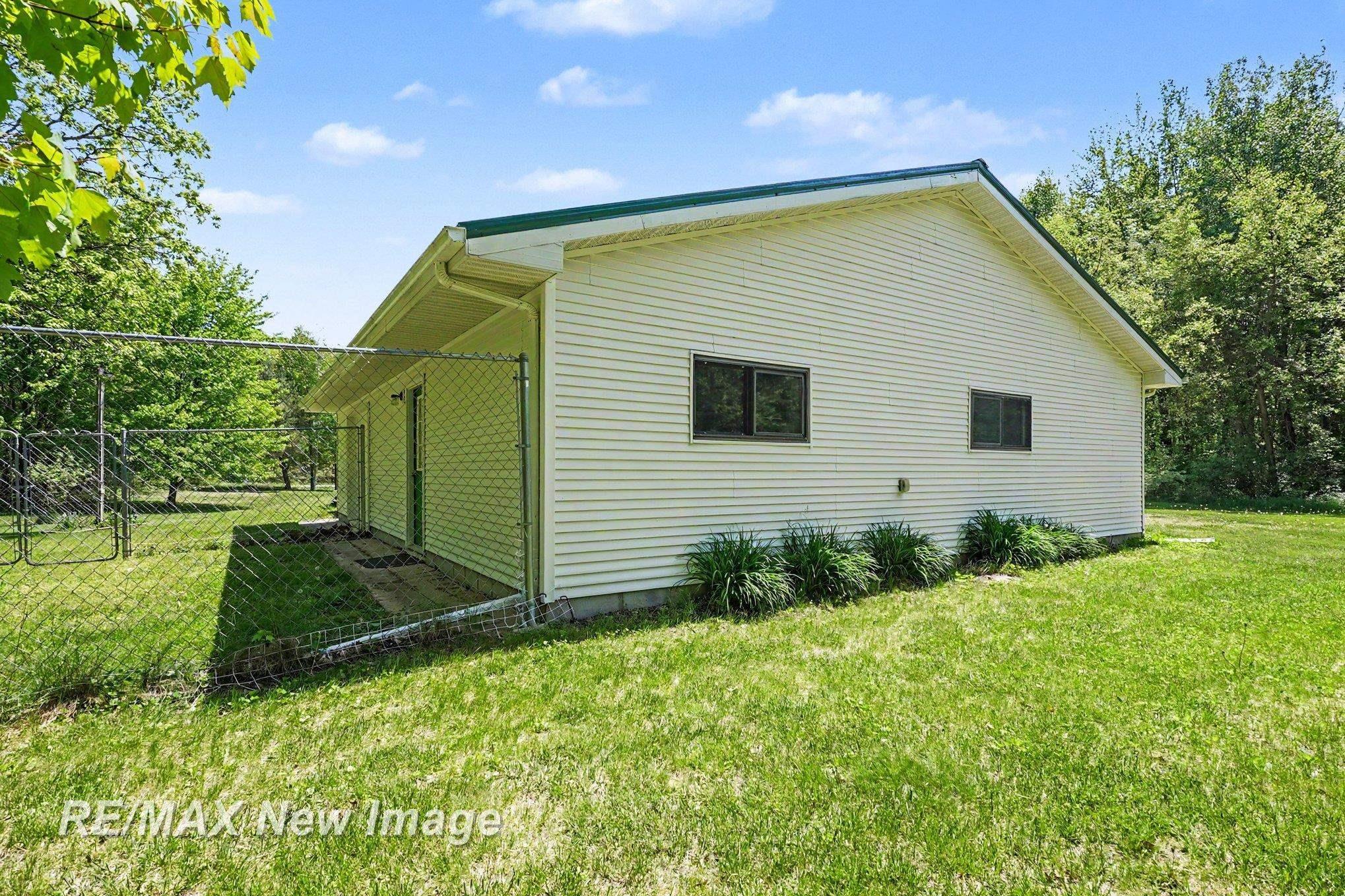 2827 North 11 Mile Road Coleman, MI 48618 - Photo 34 of 38