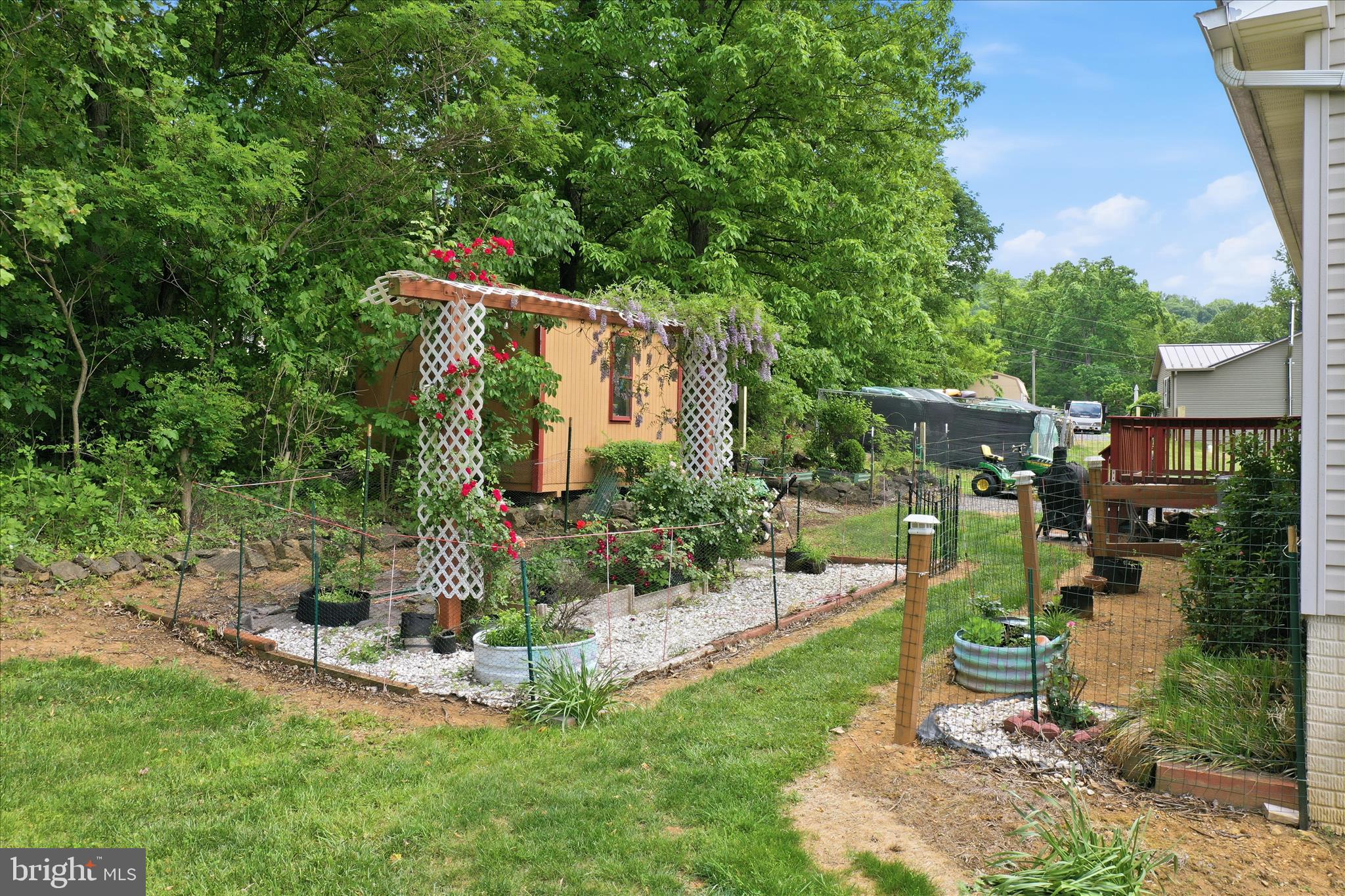 126 Cliffside Road Linden, VA 22642 - Photo 27 of 49 Backyard Garden Trellis
