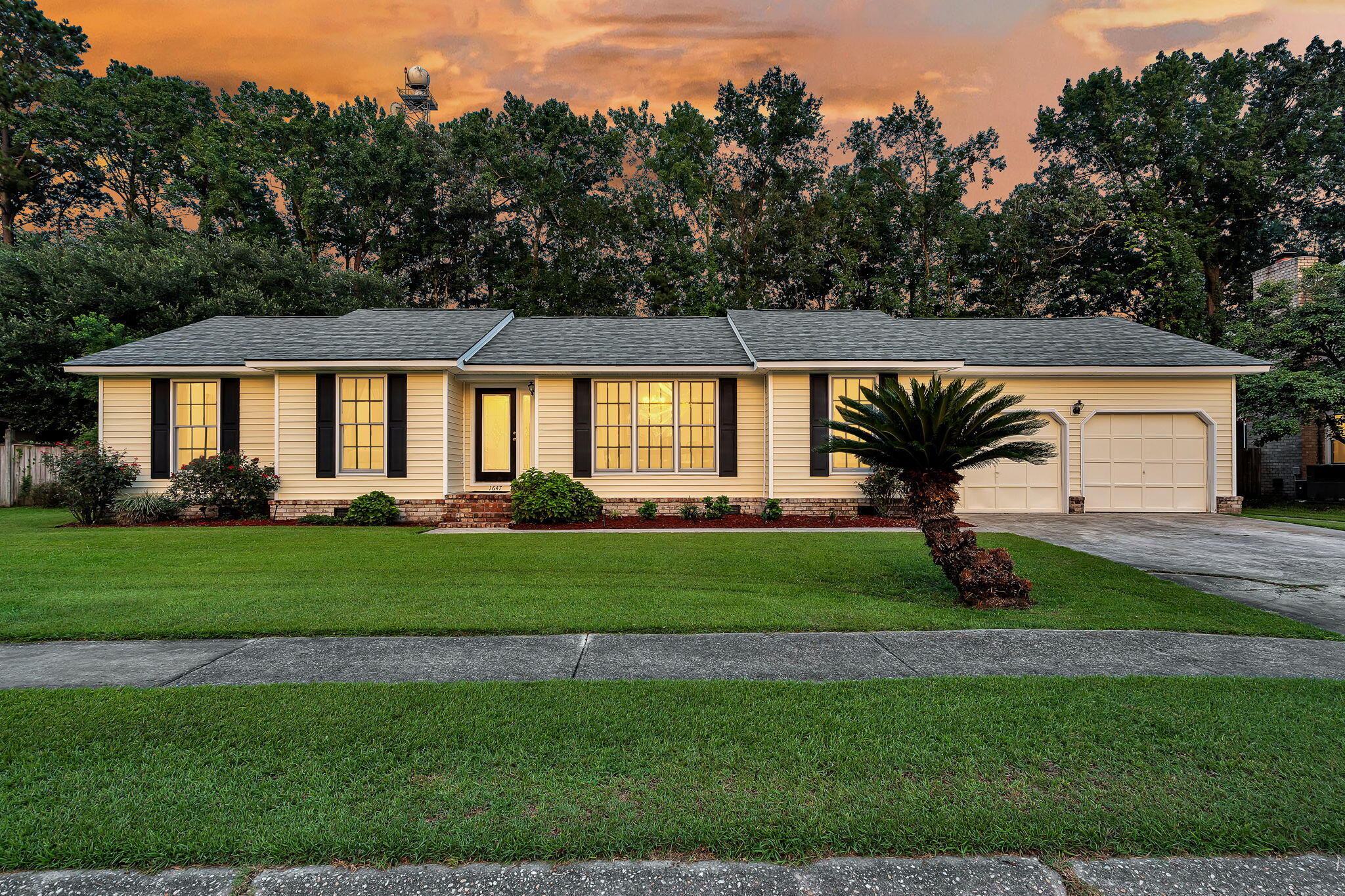 1647 Sulgrave Road Charleston, SC 29414 - Photo 2 of 63 CREM - 1647 Sulgrave Rd Twilights-2