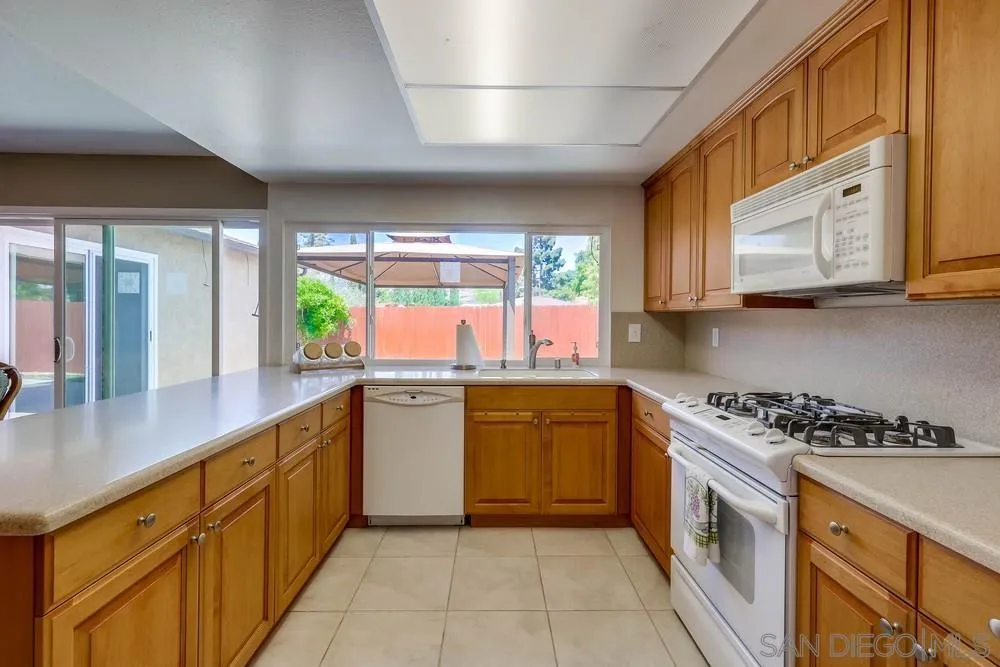 10267 Rio Camino Lakeside, CA 92040 - Photo 8 of 24 Gallery Image 8