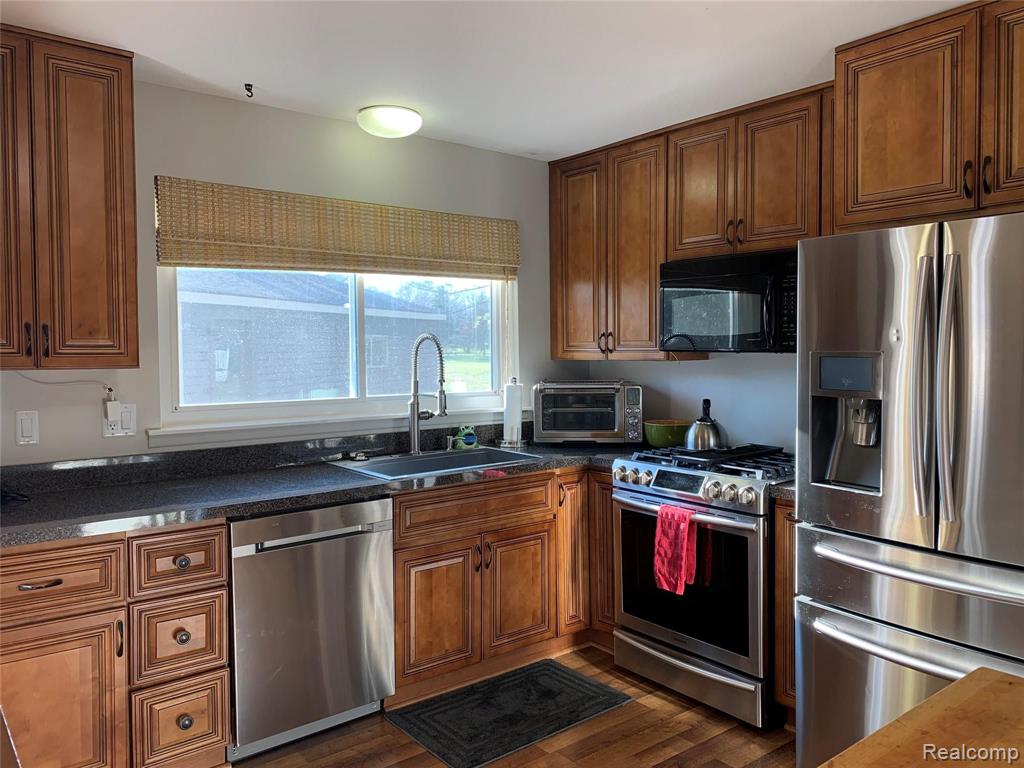 736 Kirkton Court Rochester Hills, MI 48307 - Photo 12 of 48