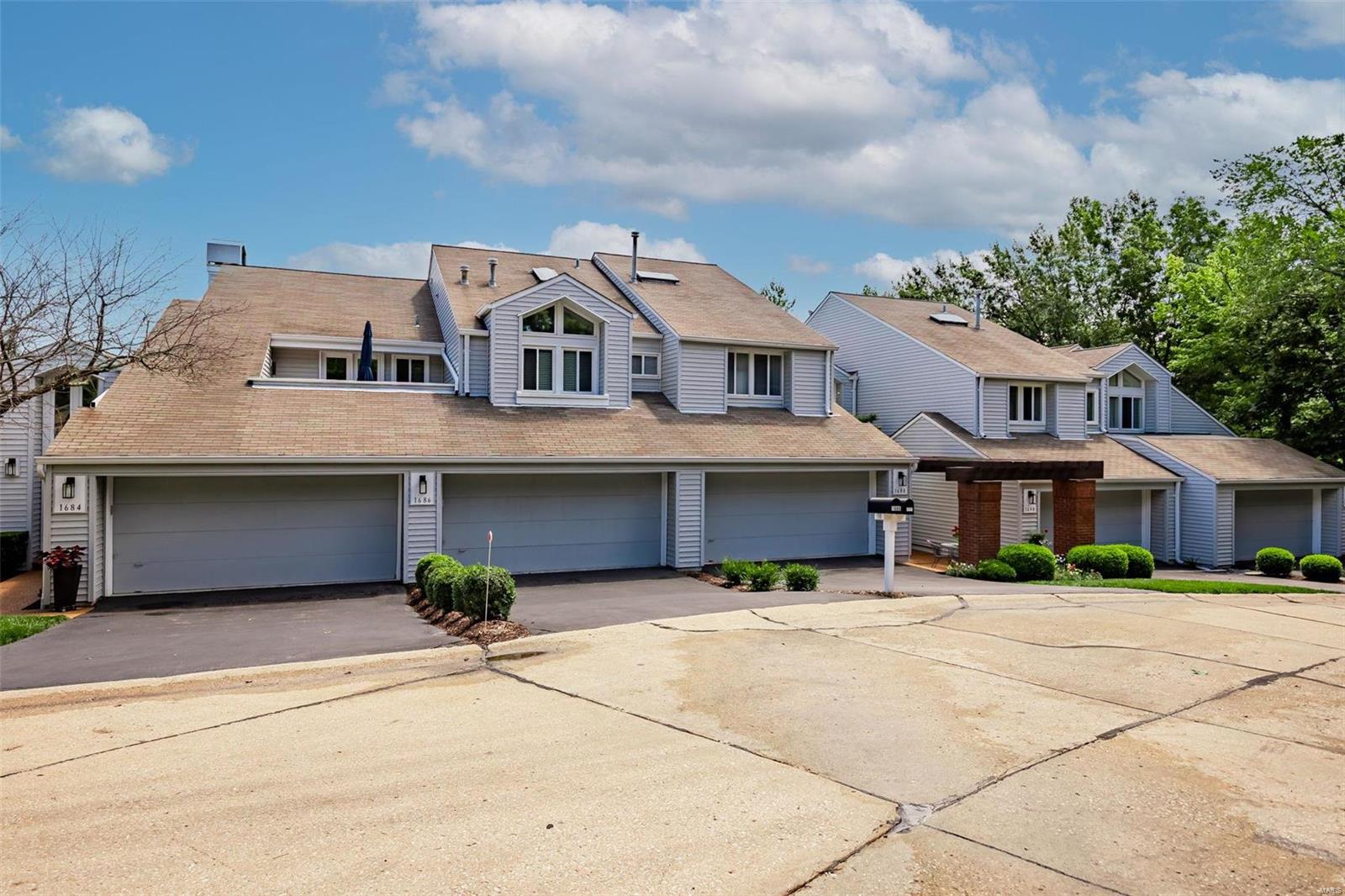 1688 Ridgeview Cir Drive Ballwin, MO 63021 - Photo 2 of 62 Gallery Image 2