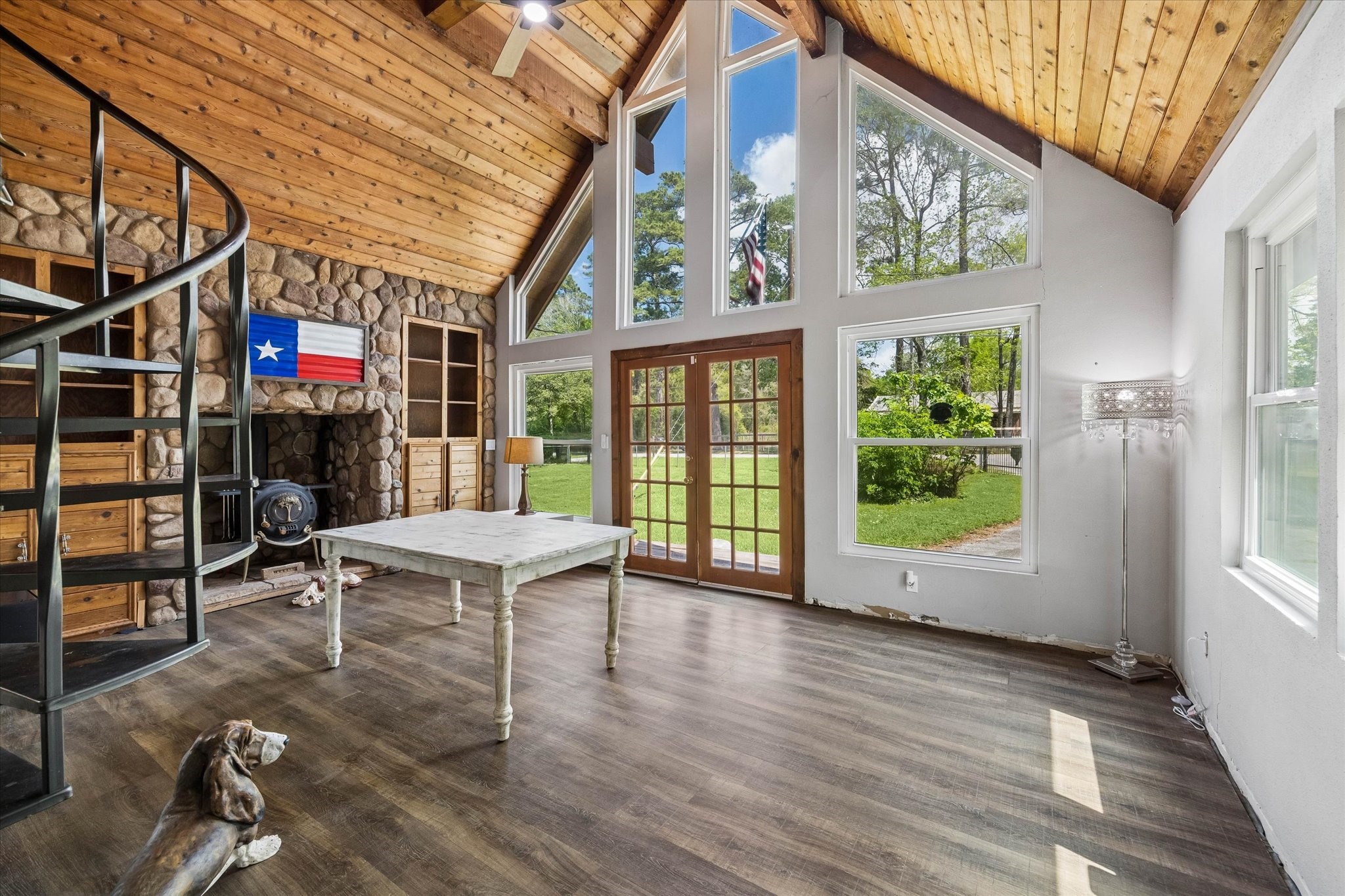 438 Havard Road, Unit 2 Huffman, TX 77336 - Photo 4 of 10 a view of a chairs and table in a patio