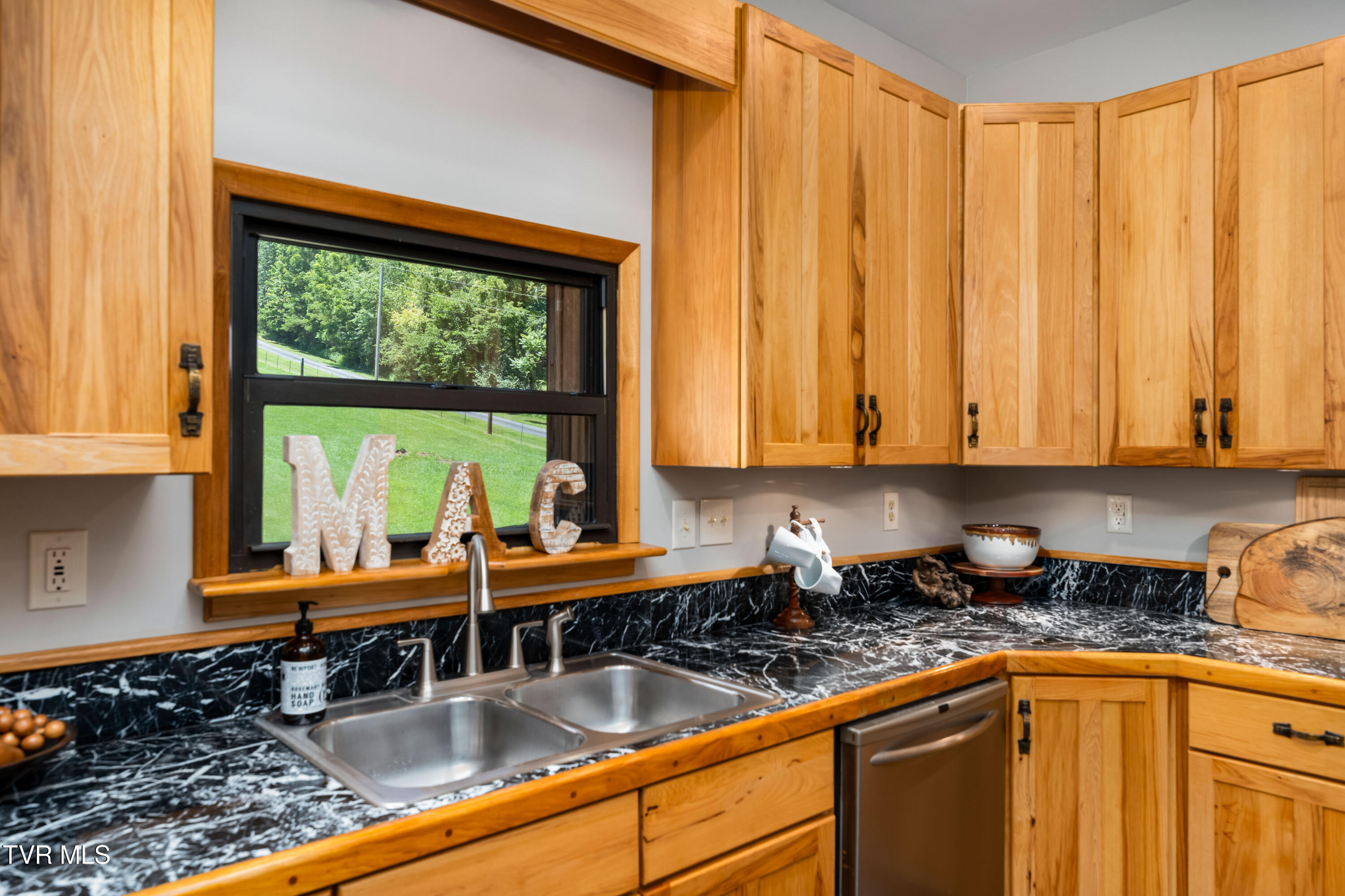 366 Toll Branch Road Johnson City, TN 37601 - Photo 10 of 86 366 Toll Branch Road (67 of 94)