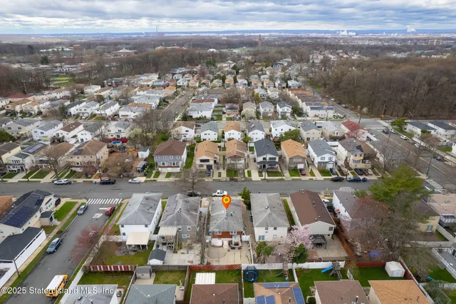 $849,000 | 245 Martin Avenue | Willowbrook