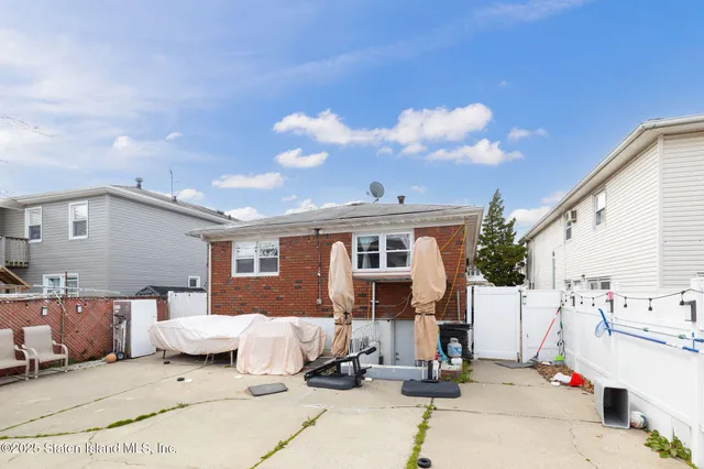 $849,000 | 245 Martin Avenue | Willowbrook