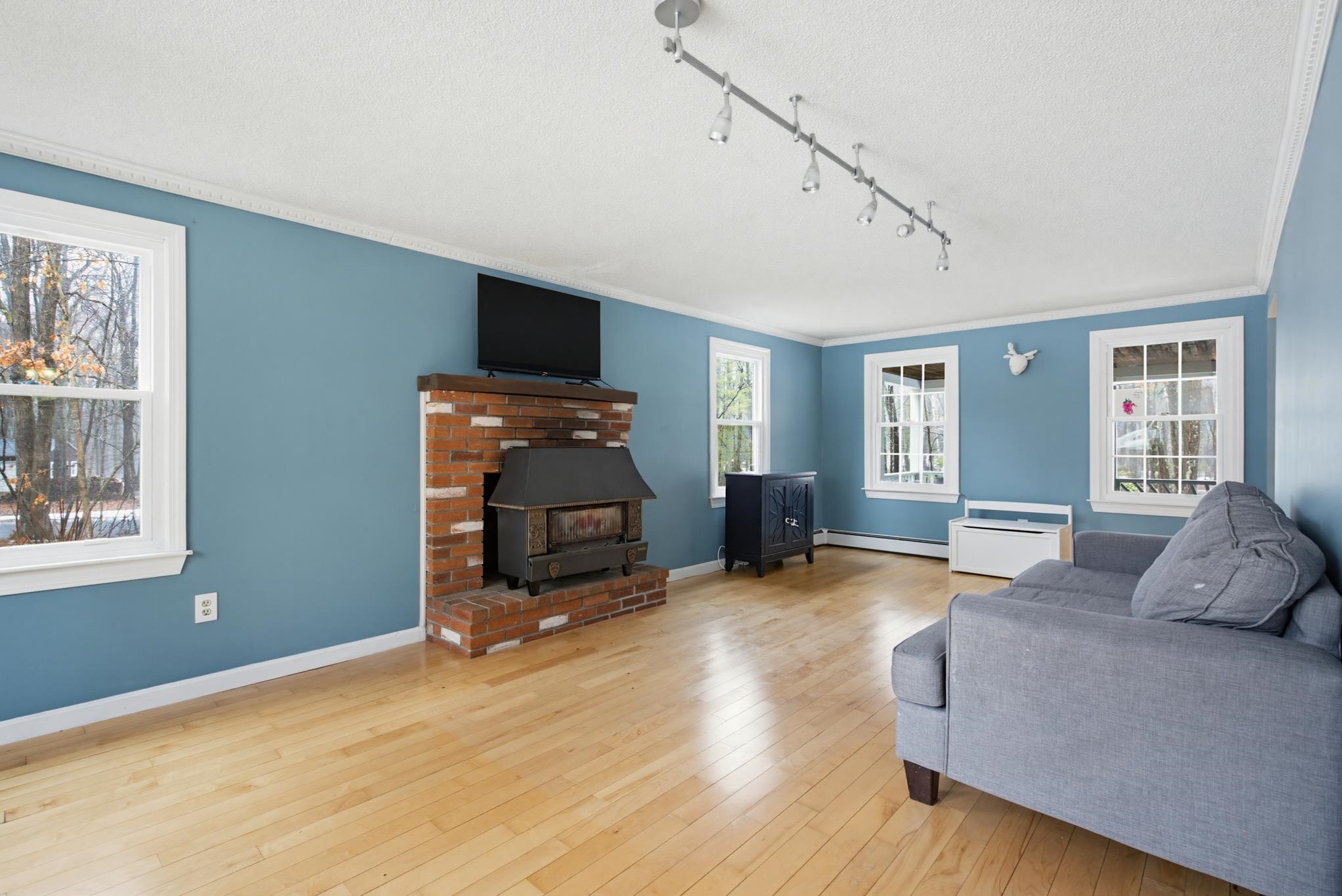 104 Old Auburn Road Derry, NH 03038 - Photo 24 of 49