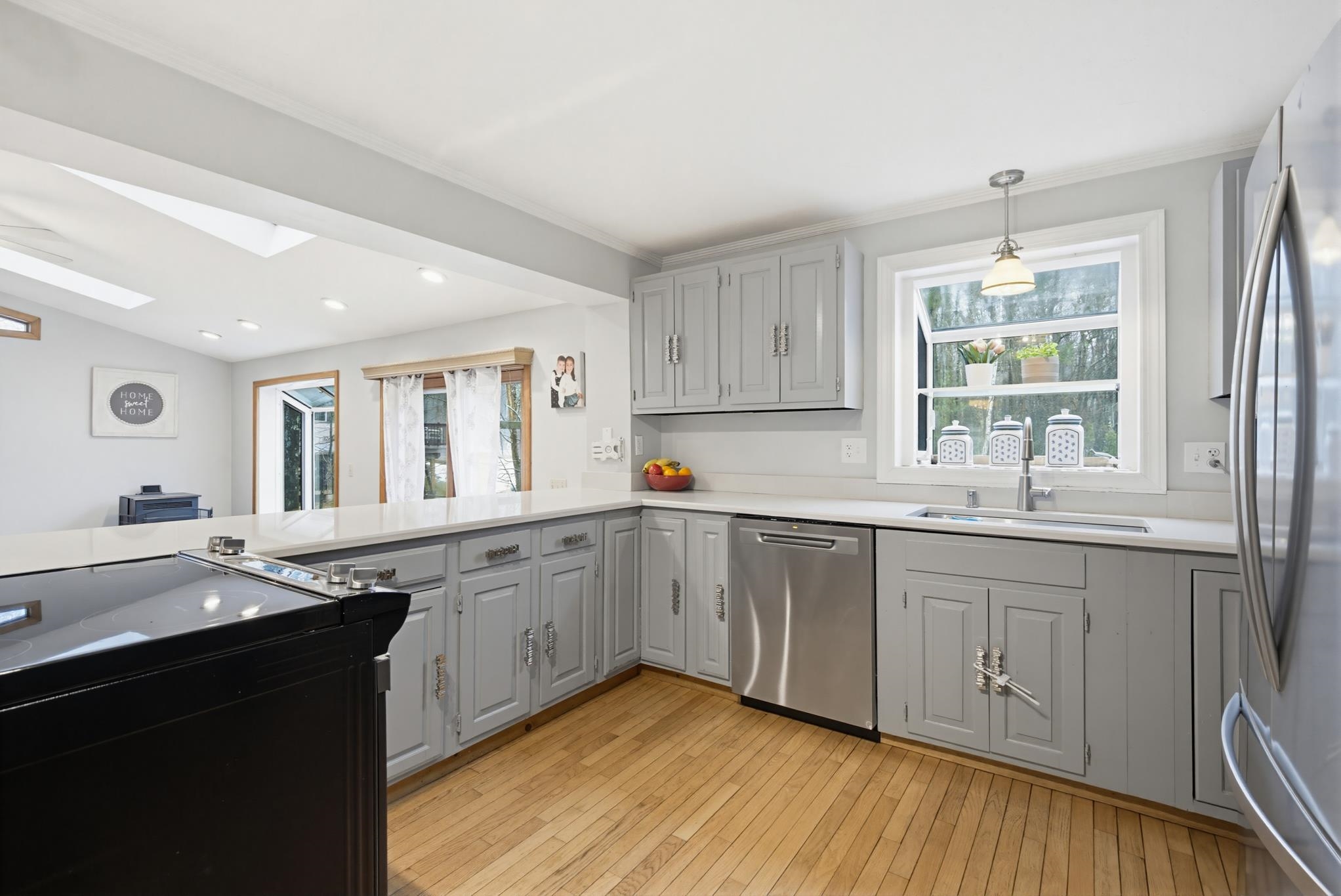 104 Old Auburn Road Derry, NH 03038 - Photo 5 of 49