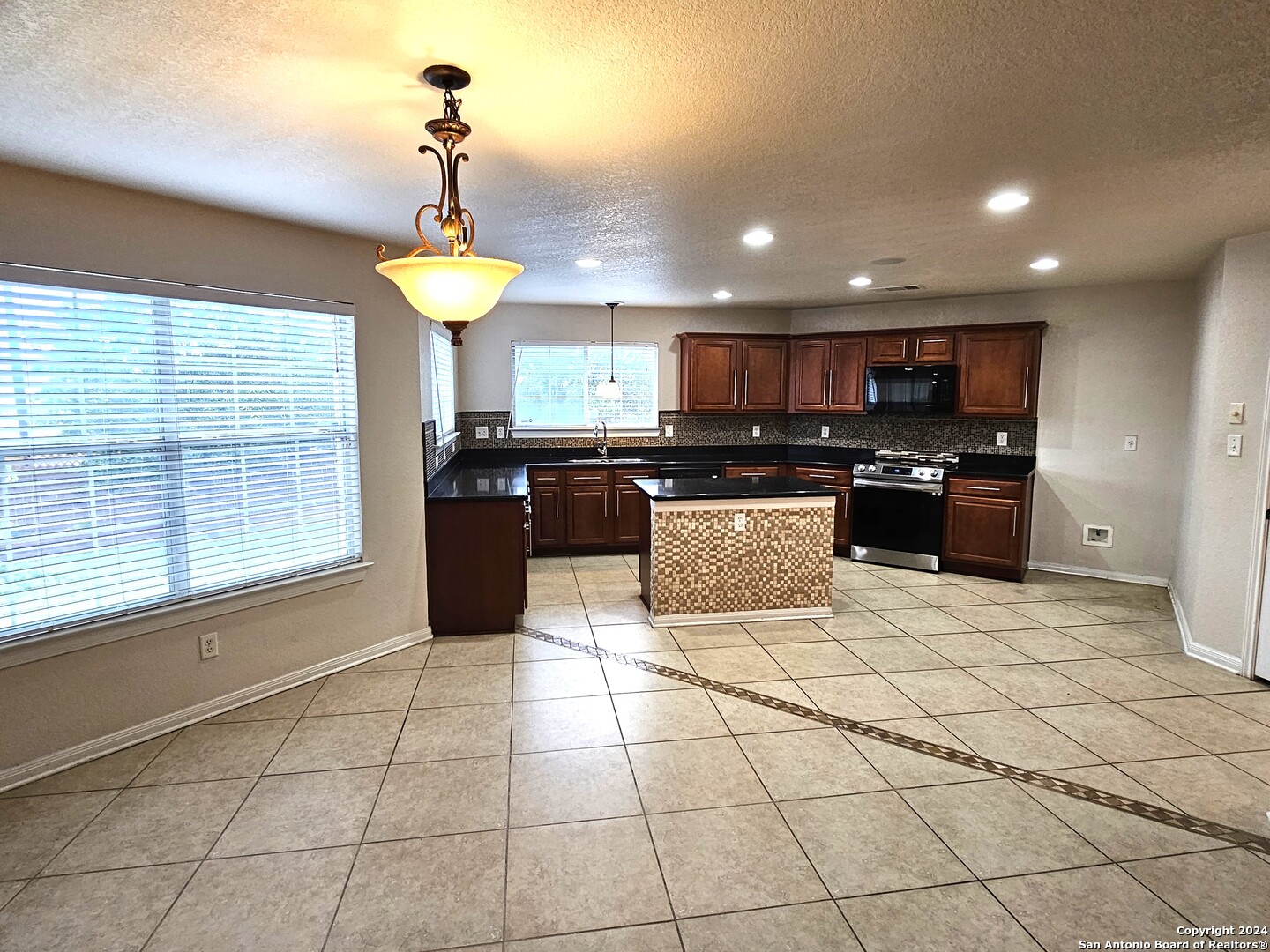 208 Springtree Cove Cibolo, TX 78108 - Photo 3 of 36