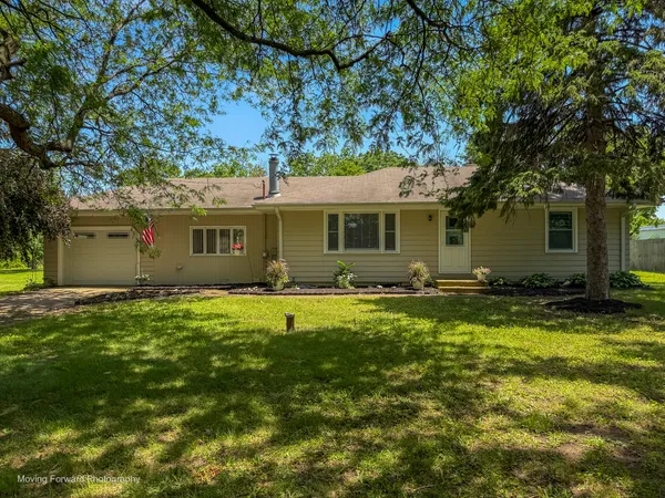 $450,000 | 7S175 North Eola Road, Aurora, IL 60502
