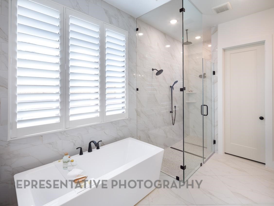 5402 Verona Ridge Drive Fulshear, TX 77406 - Photo 25 of 49 a bathroom with a tub a sink and a large mirror