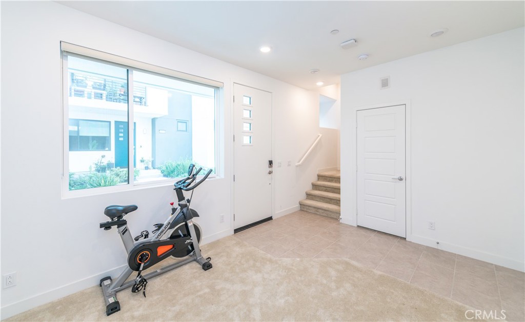 352 Transport Tustin, CA 92782 - Photo 2 of 10 Office area that can be converted to a gym or extra bedroom