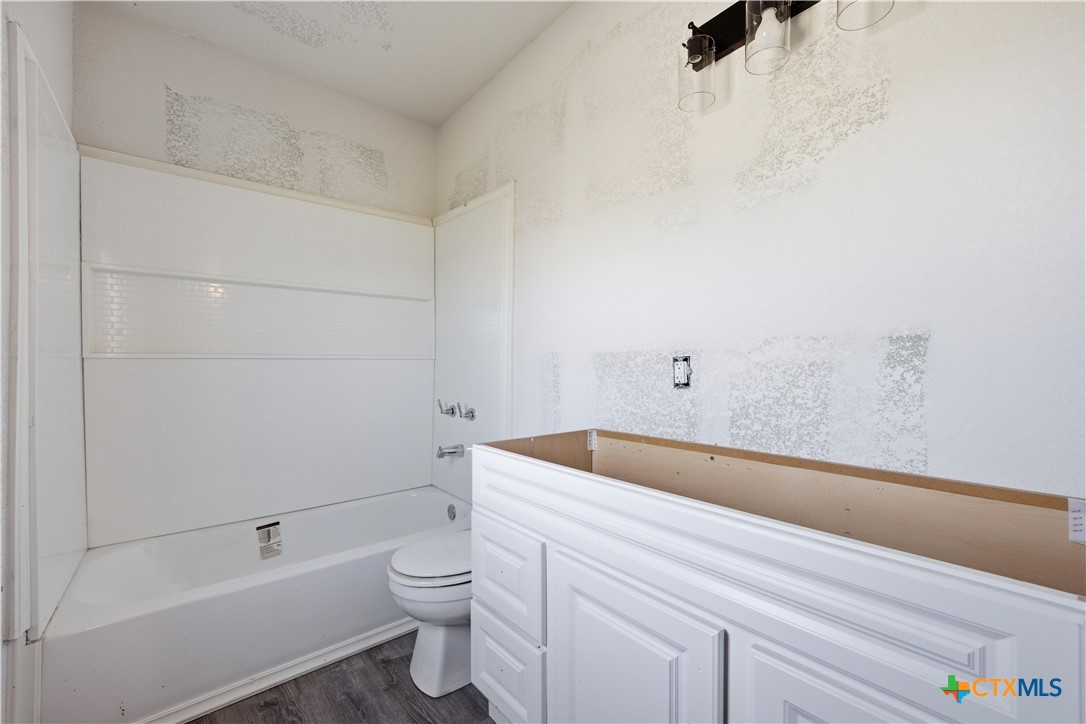 1780 Moores Mill Road Temple, TX 76504 - Photo 14 of 17 a bathroom with a toilet and a bathtub