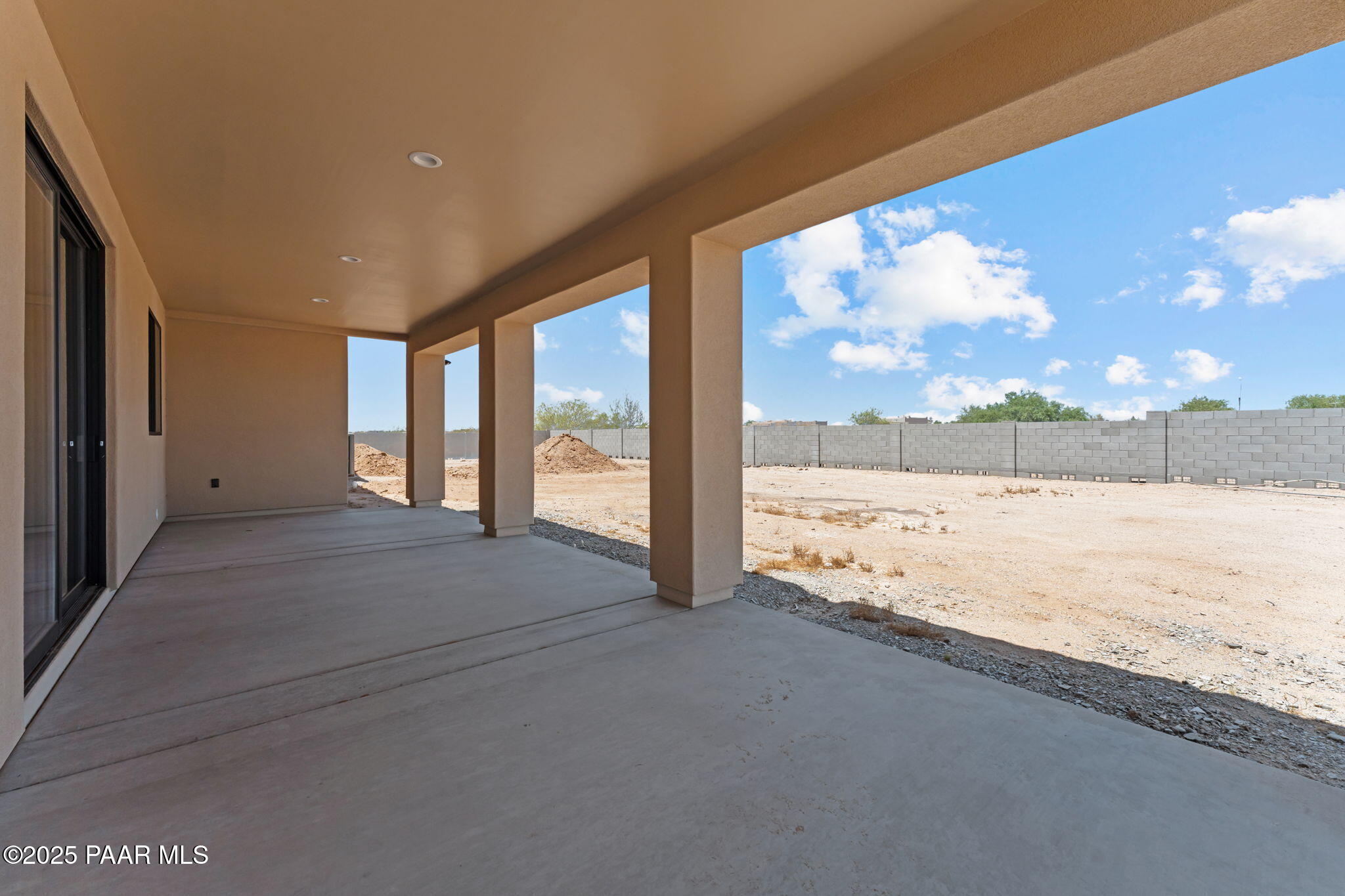 21032 West Skinner Road Wittmann, AZ 85361 - Photo 5 of 34 a view of an ocean and a mountain