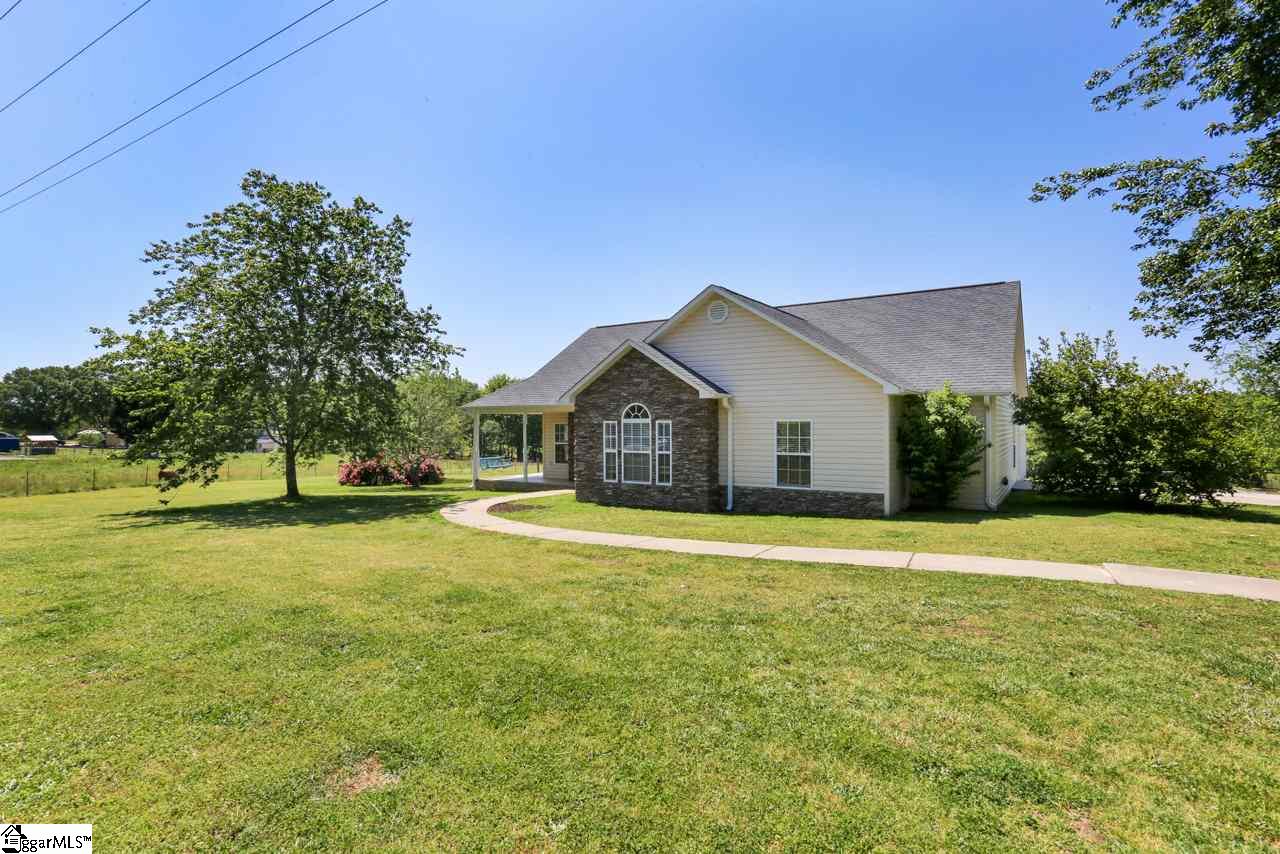 126 McCullough School Road Honea Path, SC 29654 - Photo 3 of 33