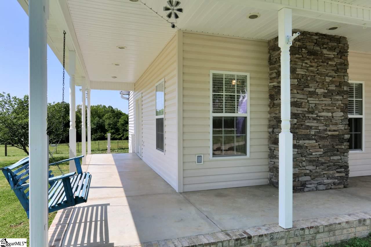 126 McCullough School Road Honea Path, SC 29654 - Photo 4 of 33