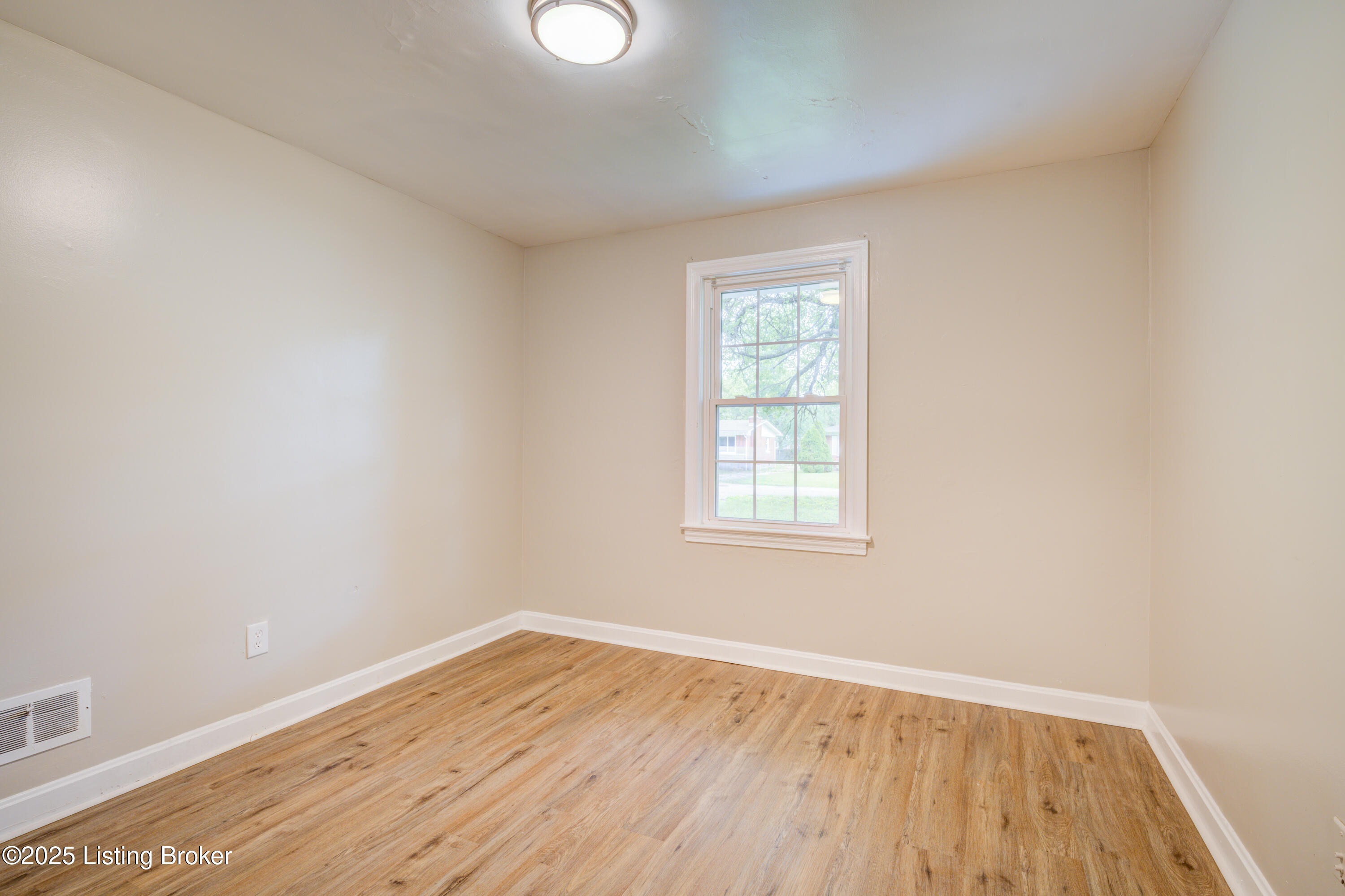 8486 Robbins Road Louisville, KY 40258 - Photo 13 of 28 DHI-115