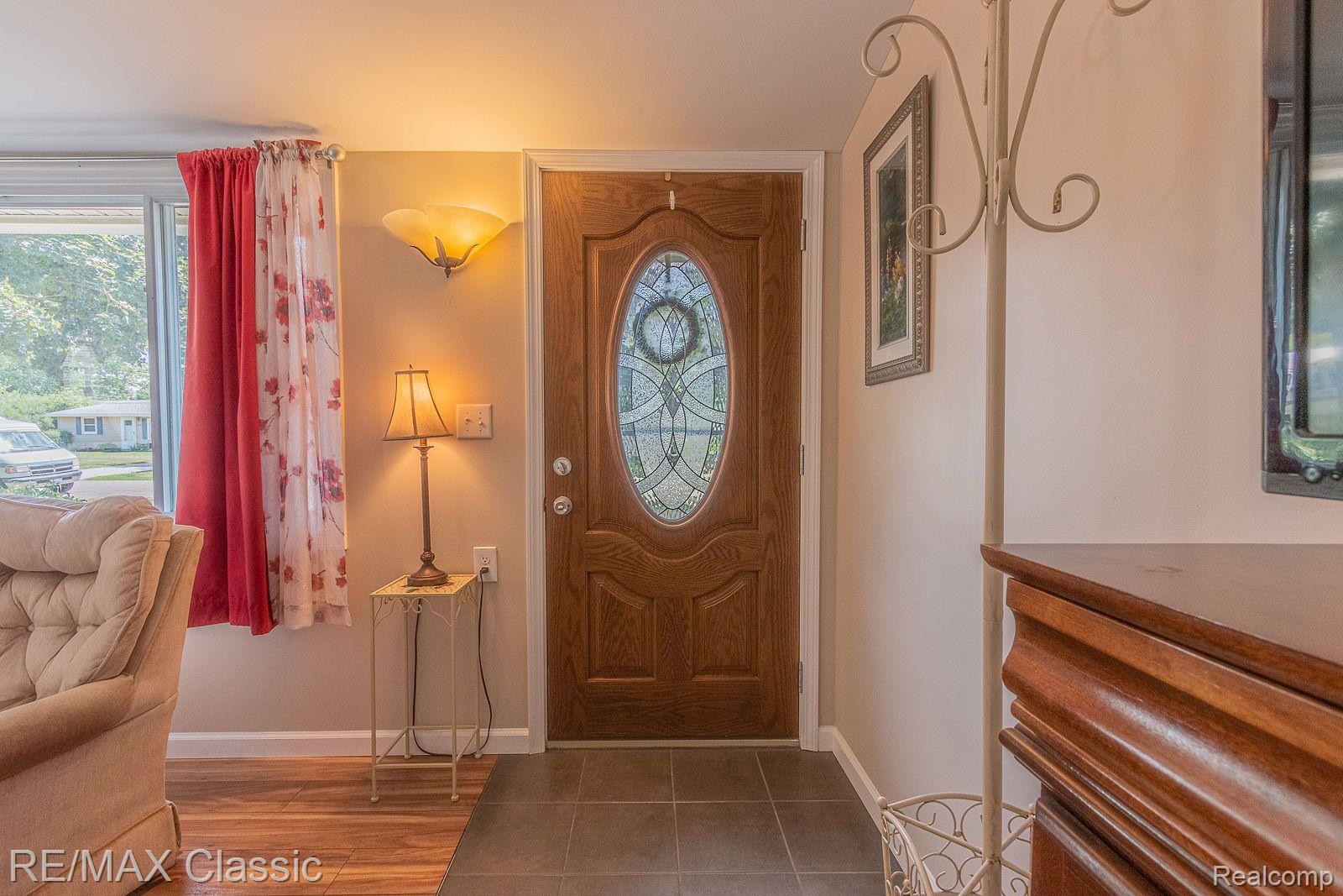 1833 Scheifle Road Walled Lake, MI 48390 - Photo 4 of 31 Gallery Image 4