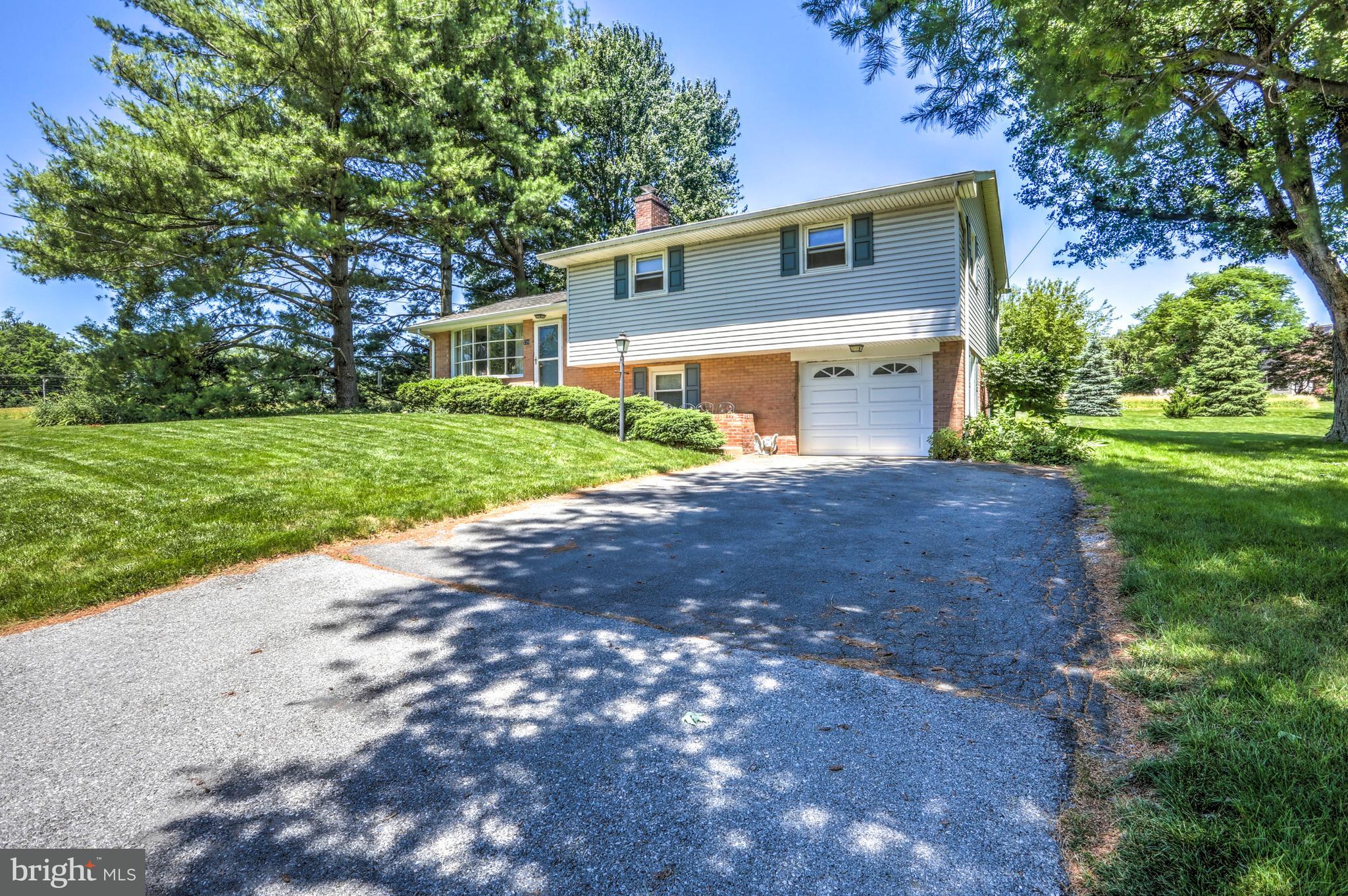 720 Jake Landis Road Lititz, PA 17543 - Photo 3 of 32