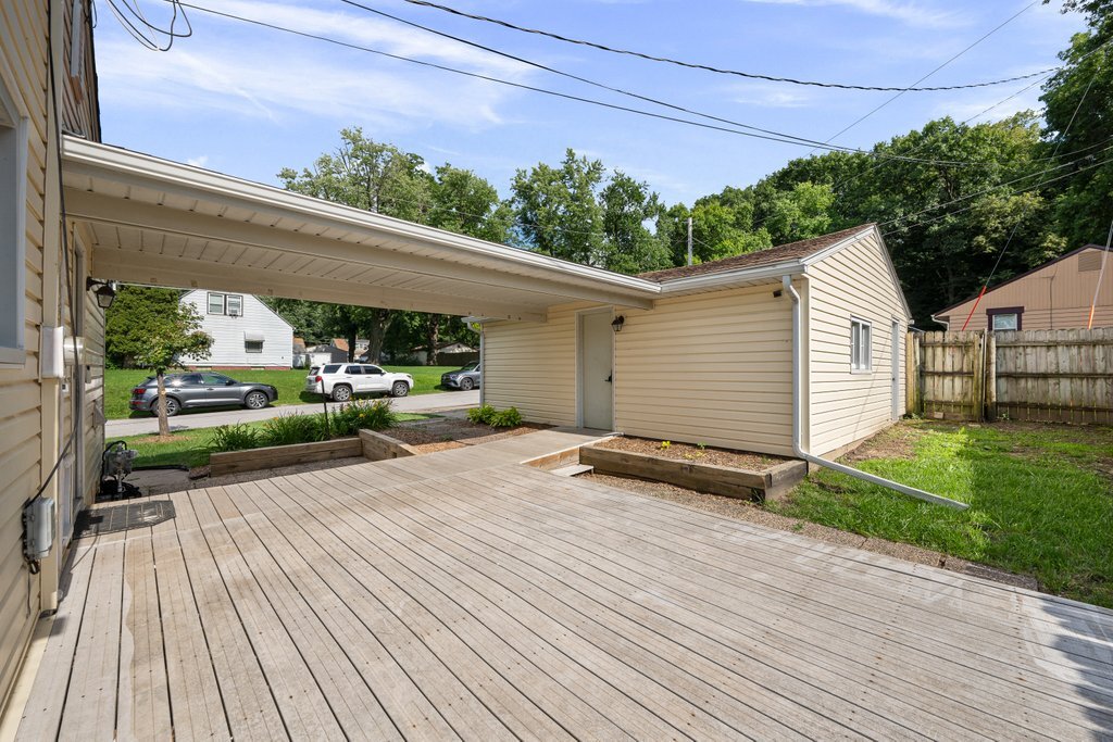 501 38th Street Moline, IL 61265 - Photo 2 of 32