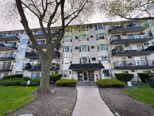 $249,999 | 5506 Lincoln Avenue, Unit A525, Morton Grove, IL 60053