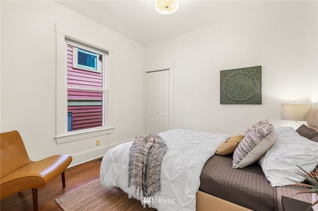 3924 Woodlawn Avenue North Seattle, WA 98103 - Photo 14 of 23