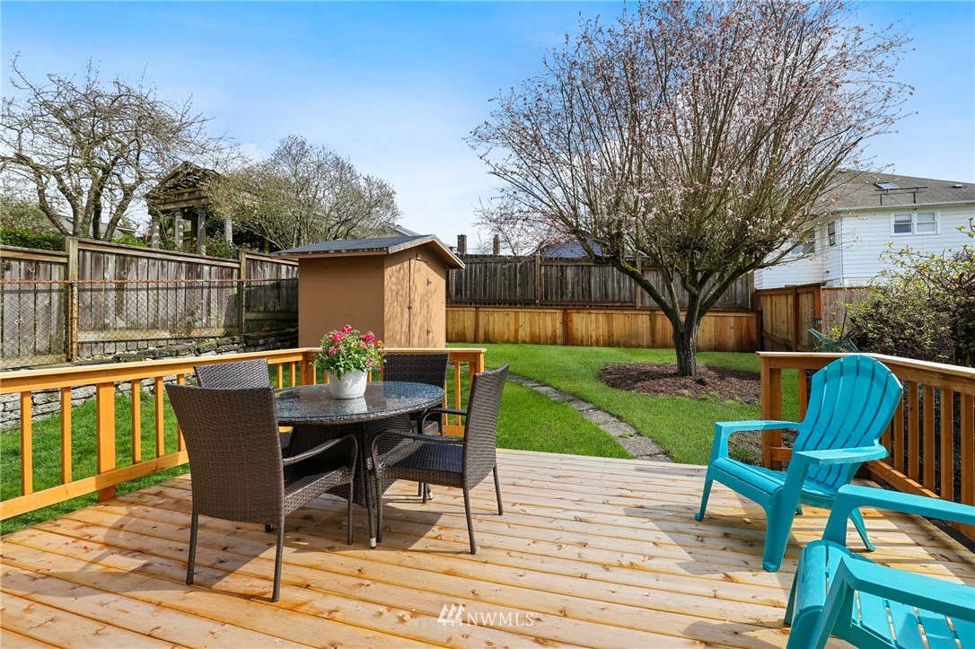 3924 Woodlawn Avenue North Seattle, WA 98103 - Photo 17 of 23