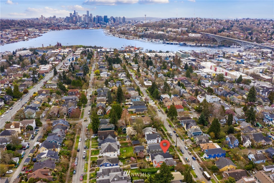 3924 Woodlawn Avenue North Seattle, WA 98103 - Photo 22 of 23