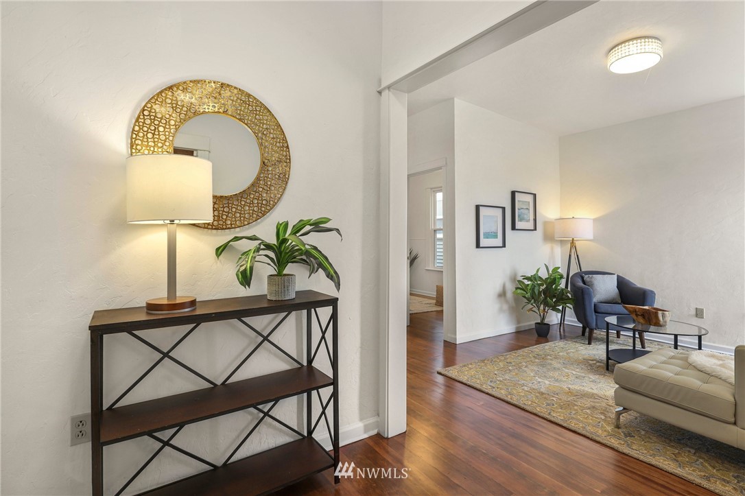 3924 Woodlawn Avenue North Seattle, WA 98103 - Photo 5 of 23