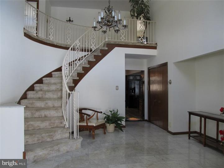 863 Milmar Road Radnor, PA 19073 - Photo 3 of 25 Foyer